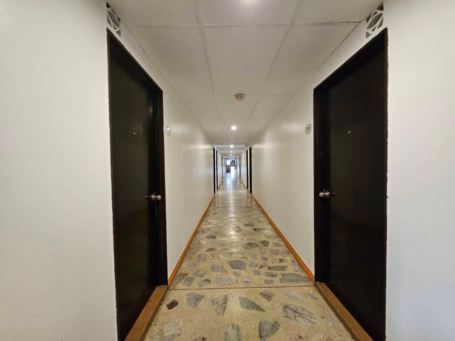 Crown Bts Nana Hotel Bangkok Exterior photo